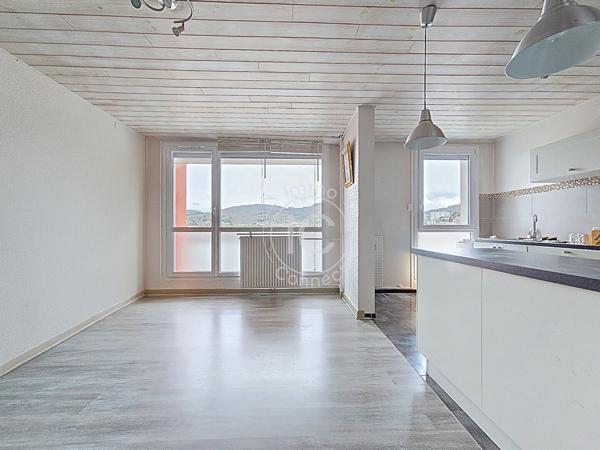 Appartement T4 de 85 m2 - Façade Isolée et rénovée - Firminy