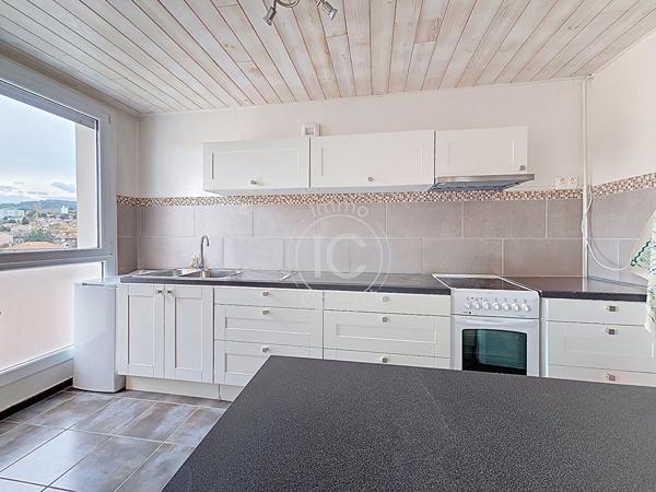 Appartement T4 de 85 m2 - Façade Isolée et rénovée - Firminy