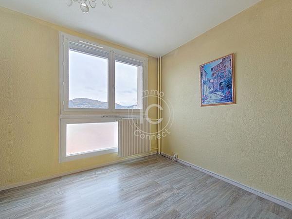 Appartement T4 de 85 m2 - Façade Isolée et rénovée - Firminy
