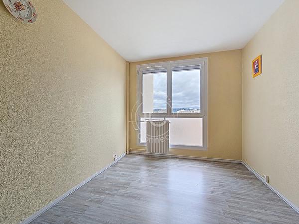 Appartement T4 de 85 m2 - Façade Isolée et rénovée - Firminy