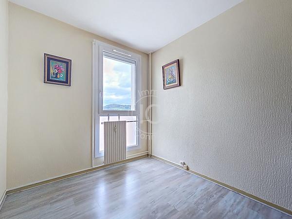 Appartement T4 de 85 m2 - Façade Isolée et rénovée - Firminy
