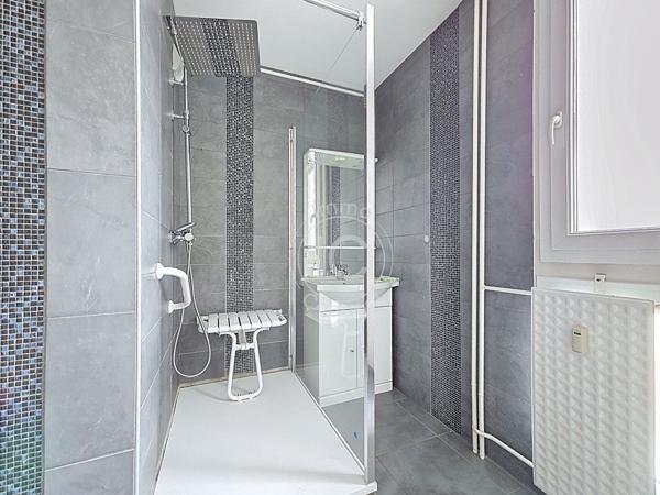 Appartement T4 de 85 m2 - Façade Isolée et rénovée - Firminy
