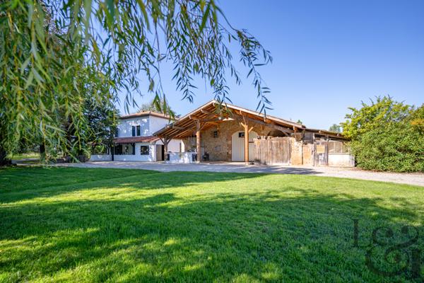 Propriété en pierre avec dépendances à proximité de Villeneuve-sur-Lot