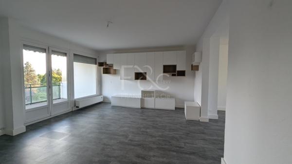APPARTEMENT T4 A LOUER - CHARBONNIERES LES BAINS - 107.78 m 2 - 1 945 € charges comprises par mois