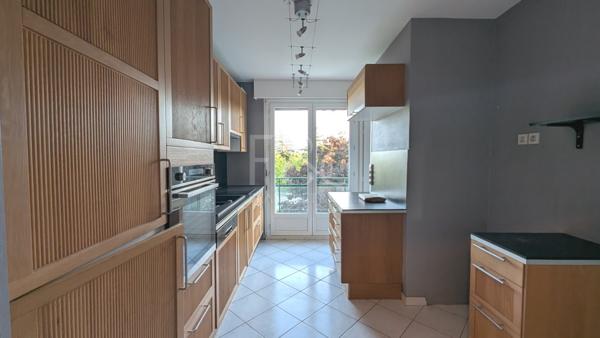 APPARTEMENT T4 A LOUER - CHARBONNIERES LES BAINS - 107.78 m 2 - 1 945 € charges comprises par mois