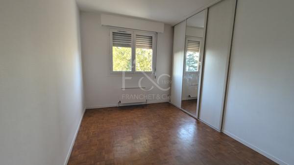 APPARTEMENT T4 A LOUER - CHARBONNIERES LES BAINS - 107.78 m 2 - 1 945 € charges comprises par mois