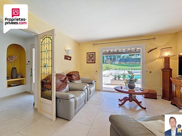 VILLA 5 PIECES 177 m2 PISCINE SOUS-SOL GARAGE ET TERRAIN DE 2335 M2