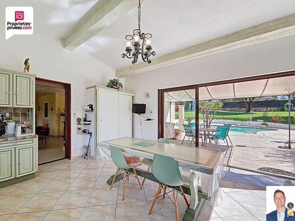 VILLA 5 PIECES 177 m2 PISCINE SOUS-SOL GARAGE ET TERRAIN DE 2335 M2