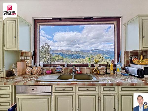 VILLA 5 PIECES 177 m2 PISCINE SOUS-SOL GARAGE ET TERRAIN DE 2335 M2