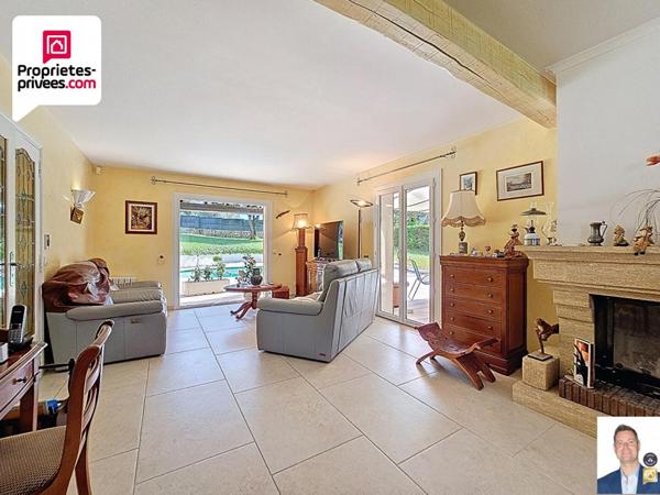 VILLA 5 PIECES 177 m2 PISCINE SOUS-SOL GARAGE ET TERRAIN DE 2335 M2