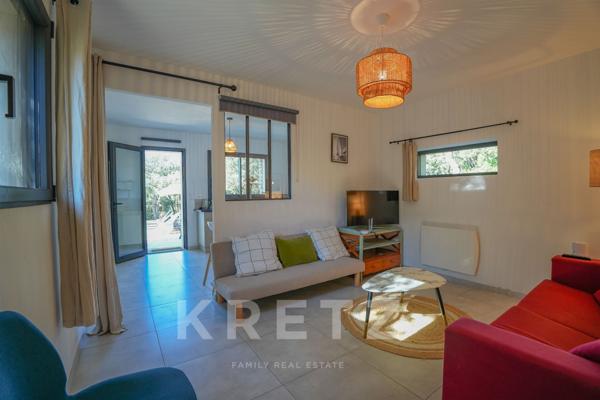 Propriété rare à Gordes, vue imprenable sur le Luberon & Alpilles – Maison principale et dépendance