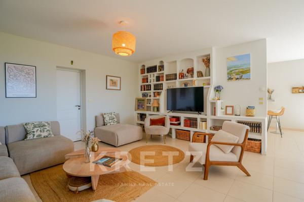 Propriété rare à Gordes, vue imprenable sur le Luberon & Alpilles – Maison principale et dépendance