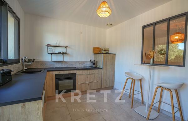 Propriété rare à Gordes, vue imprenable sur le Luberon & Alpilles – Maison principale et dépendance