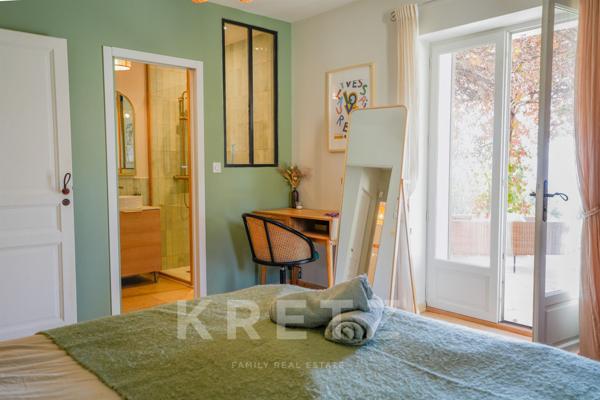 Propriété rare à Gordes, vue imprenable sur le Luberon & Alpilles – Maison principale et dépendance