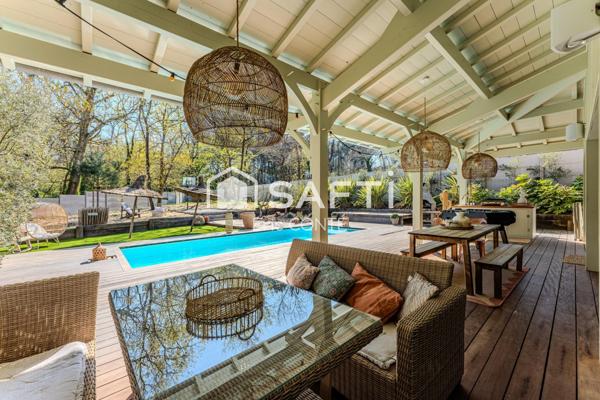 Maison d’exception avec piscine et prestations haut de gamme.