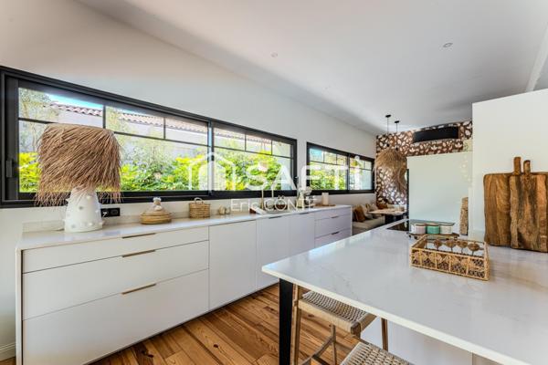 Maison d’exception avec piscine et prestations haut de gamme.