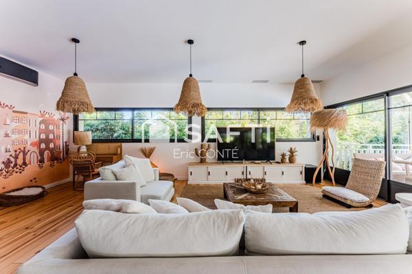 Maison d’exception avec piscine et prestations haut de gamme.