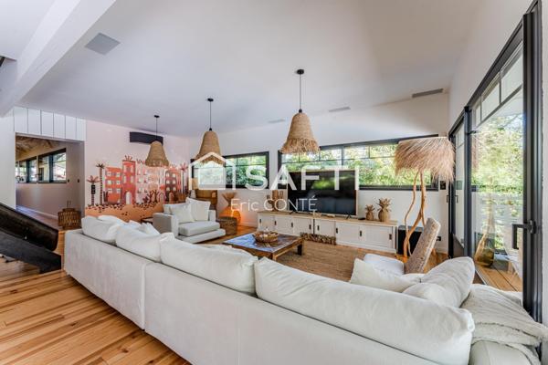 Maison d’exception avec piscine et prestations haut de gamme.