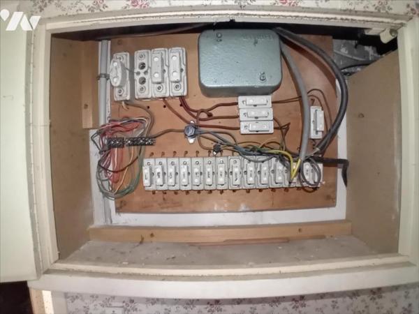 RUAUDIN, pavillon de 1967 sur sous-sol avec ses 2 chambres.