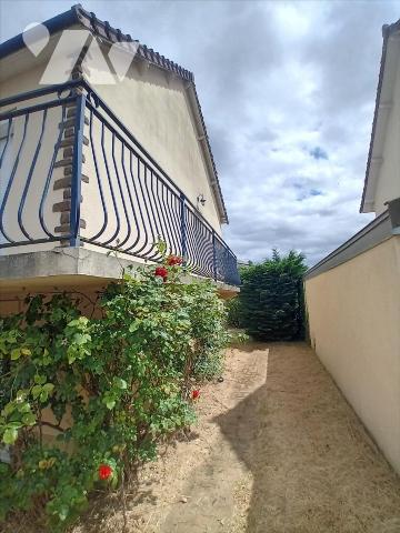 RUAUDIN, pavillon de 1967 sur sous-sol avec ses 2 chambres.