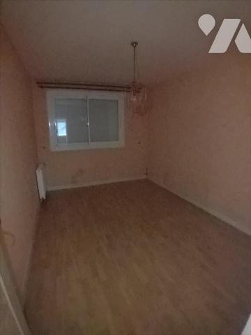 RUAUDIN, pavillon de 1967 sur sous-sol avec ses 2 chambres.