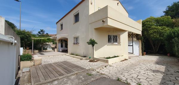 Villa d’architecte 4 faces – Quartier résidentiel prisé – 183 m² habitables