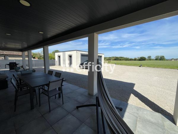 Maison
         5 pièces
        - 131 m² 279 000 € *