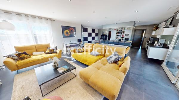 Maison
         5 pièces
        - 131 m² 279 000 € *