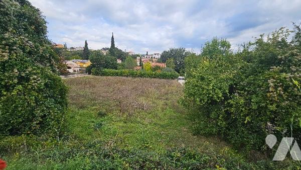 À vendre : Terrain constructible de 1313 m² !