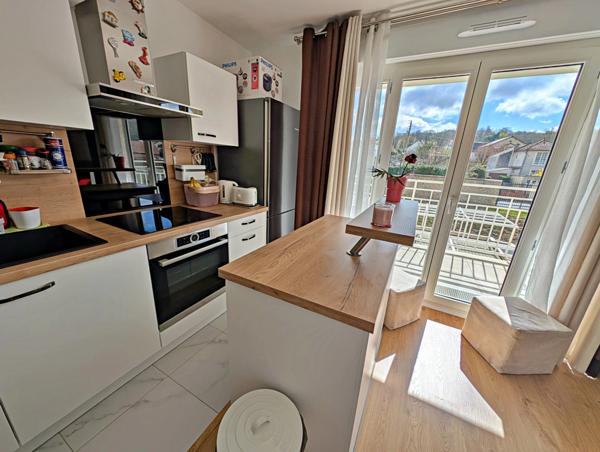 Idéal 1er achat – F2 récent avec balcon et parking – Limeil-Brévannes centre