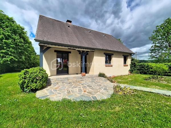 Situé à mi-chemin entre Beuzeville et Pont-Audemer, je vous invite à découvrir cette jolie maison de plain-pied datant de 1986. Elle se compose d'une entrée, d'une cuisine aménagée semi-ouverte, donnant sur un séjour/salon bien exposé, bénéficiant d'une lumière traversante, et équipé d'une cheminée insert. Vous trouverez également deux chambres (dont une avec placards intégrés), une salle d'eau et un wc indépendant. Elle est édifiée sur un sous-sol total à usage de garage, atelier et espace de stockage. Elle est édifiée sur une belle parcelle de terrain arborée de plus de 2300 m², dont une partie constructible, déjà bornée et viabilisée, sur laquelle se trouve une dépendance annexe offrant de nombreuses possibilités: rénovation pour en faire une maison d'amis ou un atelier, construction, revente de la parcelle...
Envie d'en savoir plus sur cet ensemble immobilier ? Contactez-moi !