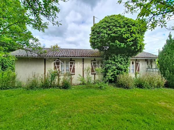 Situé à mi-chemin entre Beuzeville et Pont-Audemer, je vous invite à découvrir cette jolie maison de plain-pied datant de 1986. Elle se compose d'une entrée, d'une cuisine aménagée semi-ouverte, donnant sur un séjour/salon bien exposé, bénéficiant d'une lumière traversante, et équipé d'une cheminée insert. Vous trouverez également deux chambres (dont une avec placards intégrés), une salle d'eau et un wc indépendant. Elle est édifiée sur un sous-sol total à usage de garage, atelier et espace de stockage. Elle est édifiée sur une belle parcelle de terrain arborée de plus de 2300 m², dont une partie constructible, déjà bornée et viabilisée, sur laquelle se trouve une dépendance annexe offrant de nombreuses possibilités: rénovation pour en faire une maison d'amis ou un atelier, construction, revente de la parcelle...
Envie d'en savoir plus sur cet ensemble immobilier ? Contactez-moi !