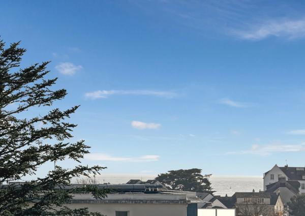 SAINT MARC SUR MER - PLAGE HULOT - PLEIN CENTRE - MARCHE - Duplex Loft T5 - AVEC TERRASSE - GARAGE - PARKING SECURISE