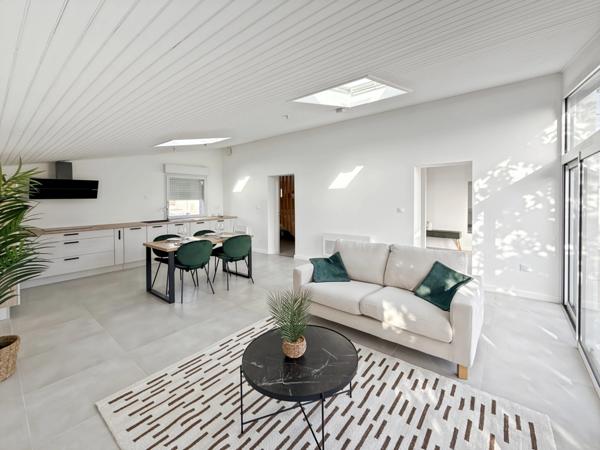 SAINT MARC SUR MER - PLAGE HULOT - PLEIN CENTRE - MARCHE - Duplex Loft T5 - AVEC TERRASSE - GARAGE - PARKING SECURISE