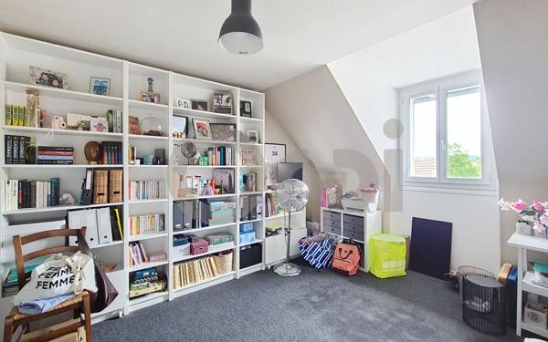 Maison à vendre    9 pièces •  Le Lardin-Saint-Lazare