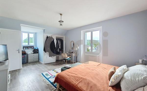 Maison à vendre    9 pièces •  Le Lardin-Saint-Lazare