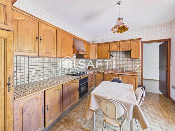 Maison familiale 4 faces avec piscine et grand terrain arboré au calme – Fort potentiel à Villelongue-de-la-Salanque