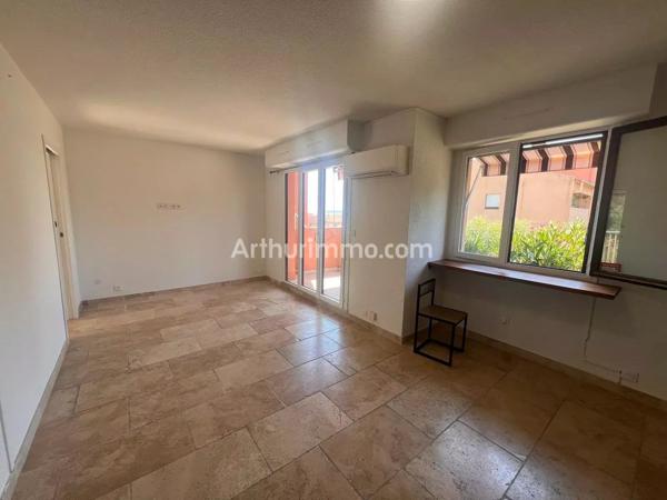 Location                                                      Appartement
                        
                     3 pièces                      52 m2                     à Sainte-Maxime