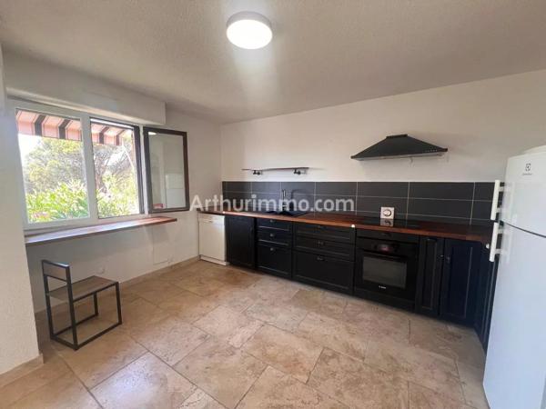 Location                                                      Appartement
                        
                     3 pièces                      52 m2                     à Sainte-Maxime