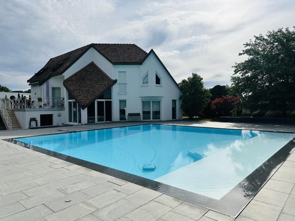 La Wantzenau Domaine du Golf - propriété avec piscine et dépendance 1 431 000 € H.A.I.*