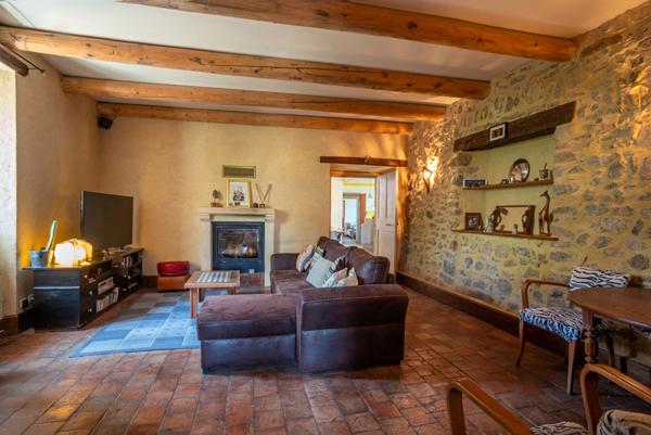 Mas de caractère rénové du 19ème siècle avec jardin, piscine et cour intérieure