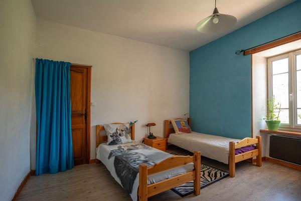 Mas de caractère rénové du 19ème siècle avec jardin, piscine et cour intérieure