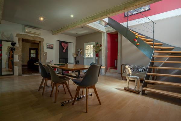 Mas de caractère rénové du 19ème siècle avec jardin, piscine et cour intérieure