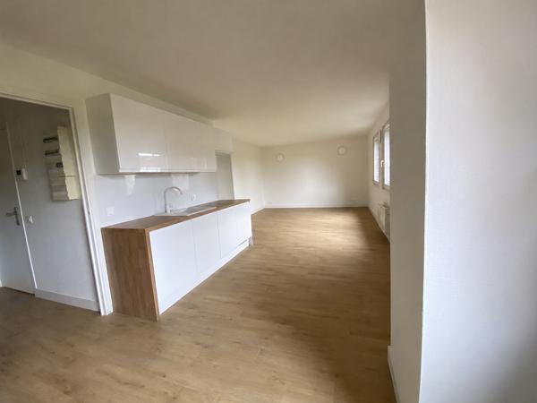 Appartement
         3 pièces
        - 77 m² 131 000 € *