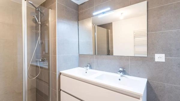 Dernier étage. T3 lumineux 72,30 m² avec terrasse spacieuse et parking sécurisé