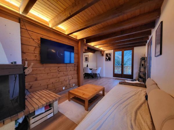 Dpt Haute Savoie (74), à vendre THOLLON LES MEMISES CHALET VUE LAC P5