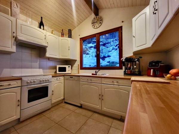 Dpt Haute Savoie (74), à vendre THOLLON LES MEMISES CHALET VUE LAC P5