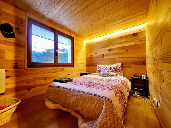 Dpt Haute Savoie (74), à vendre THOLLON LES MEMISES CHALET VUE LAC P5