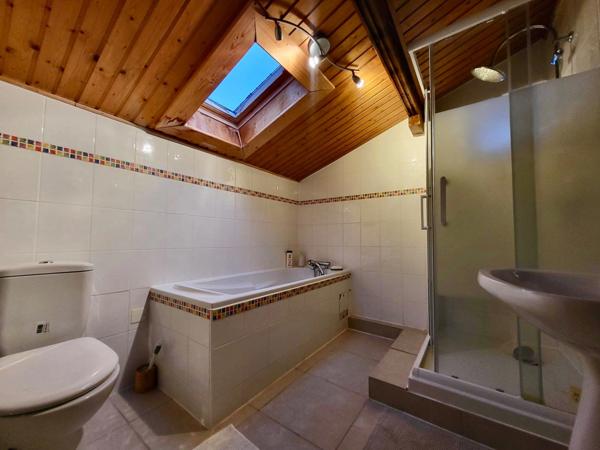 Dpt Haute Savoie (74), à vendre THOLLON LES MEMISES CHALET VUE LAC P5