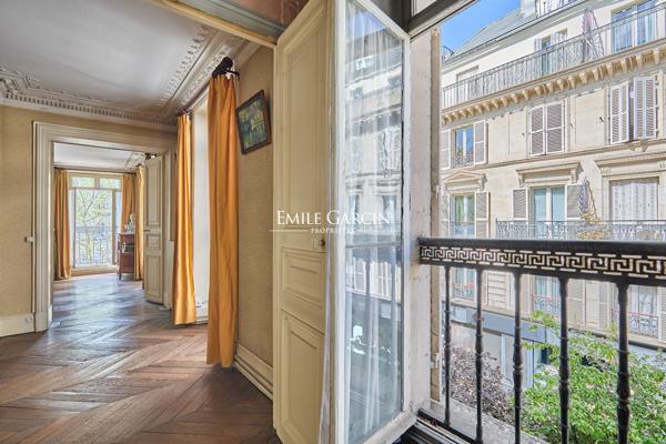 A vendre - Appartement - Paris 75011 - Vues dégagées - Proche Place des Vosges